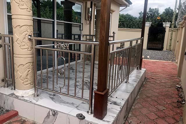 Porch balustrade