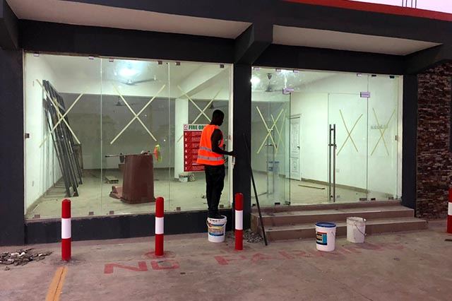 Frameless glass shopfront
